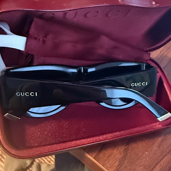 Gucci Bold Rectangle Black Sunglasses for Women - Picture 4 of 4
